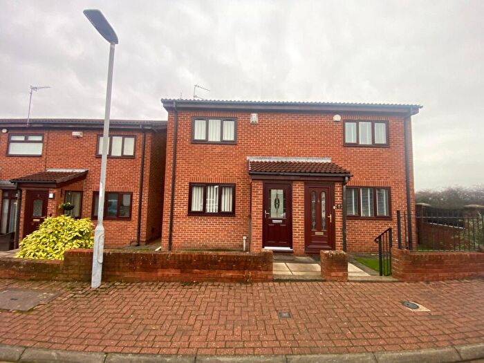 3 Bedroom Semi Detached House To Rent In The Mews, Gateshead, NE10