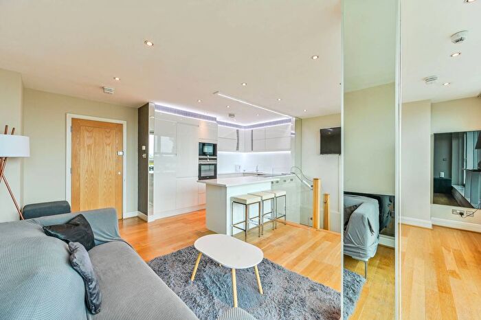 2 Bedroom Flat To Rent In Albert Embankment, Albert Embankment, London, SE1