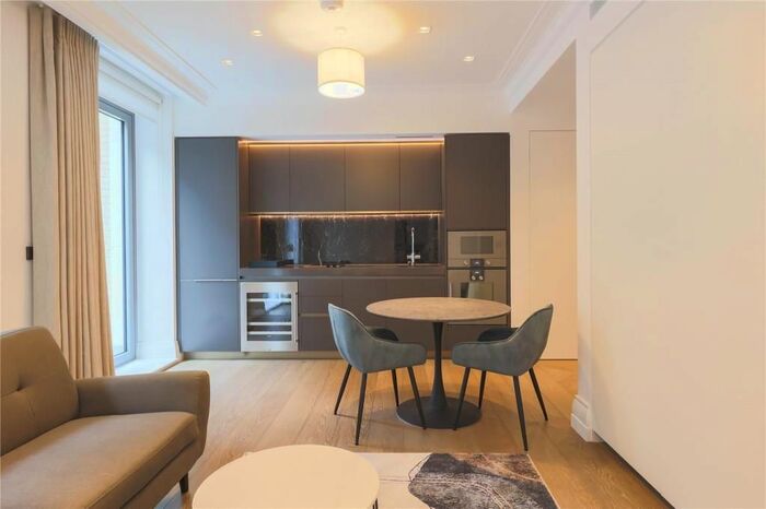 1 Bedroom Flat To Rent In Portland Place, Marylebone, London, W1B