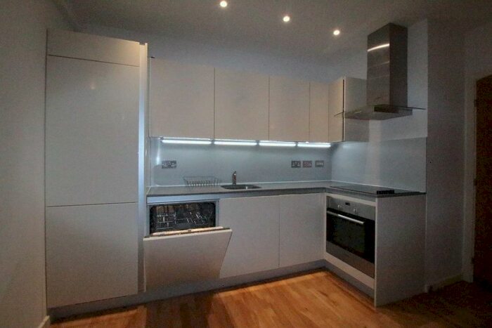 1 Bedroom Flat To Rent In Whittington House, Holloway Road N19