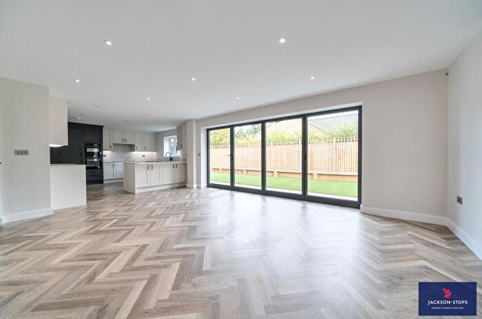 5 Bedroom Detached House For Sale In Shefford Road, Clophill, Bedfordshire, MK45