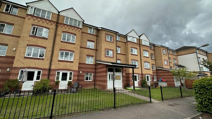 1 Bedroom Flat To Rent In Peatey Court, Princes Gate, High Wycombe, HP13