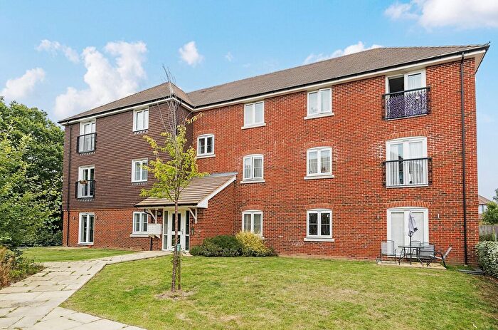 2 Bedroom Flat For Sale In Briar Lane, Billingshurst, RH14