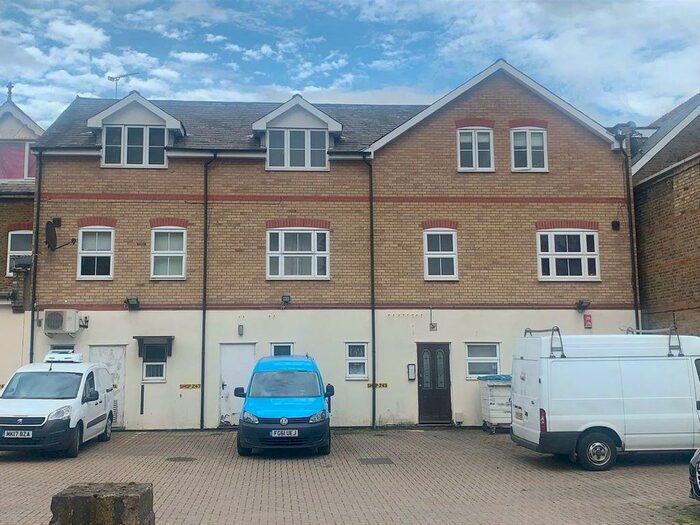1 Bedroom Flat To Rent In Turners Hill, Cheshunt, Waltham Cross, EN8