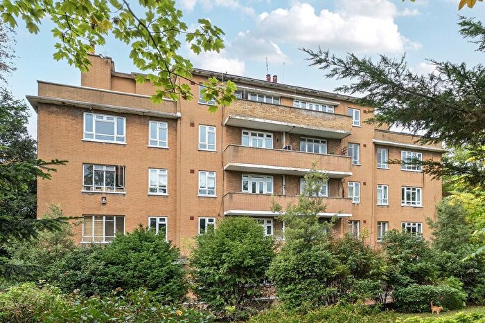 2 Bedroom Flat For Sale In Kings Avenue, London, SW4