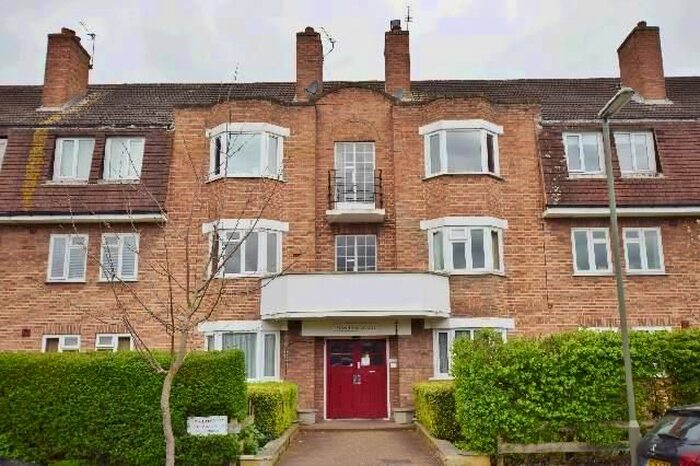 2 Bedroom Flat To Rent In Oakhall Court Oakhall Drive, Sunbury-On-Thames, TW16