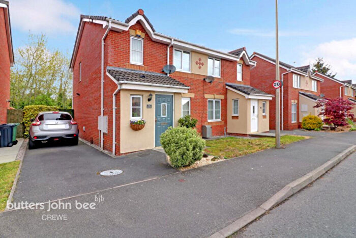 3 Bedroom Semi-Detached House To Rent In Pinewood Road, Winsford, CW7