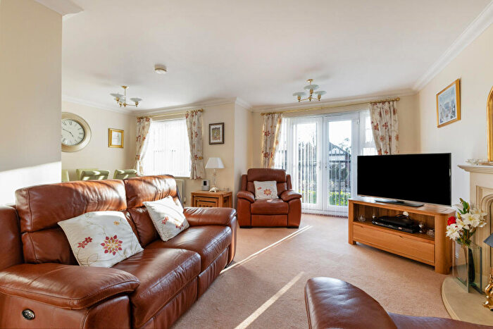 2 Bedroom Flat For Sale In Alexandra Road, Epsom, KT17