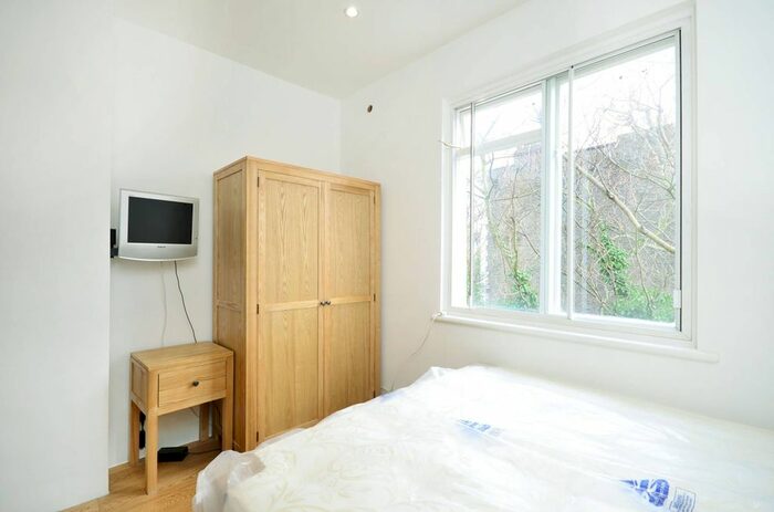 Studio To Rent In Marloes Road, Kensington, London, W8