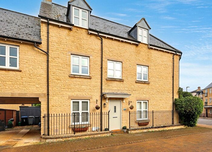 4 Bedroom Terraced House For Sale In Pear Tree Walk, Carterton, Oxfordshire, OX18