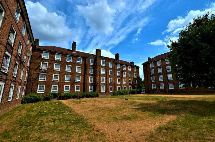 3 Bedroom Flat To Rent In Turnham Road, London, SE4