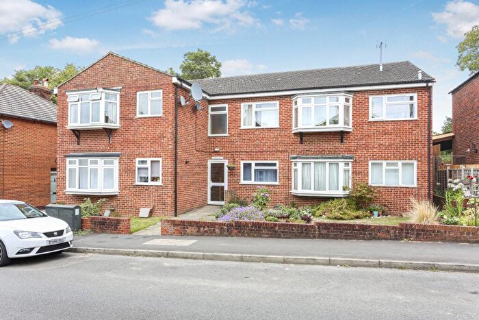 1 Bedroom Flat To Rent In High Path Road, Guildford, GU1