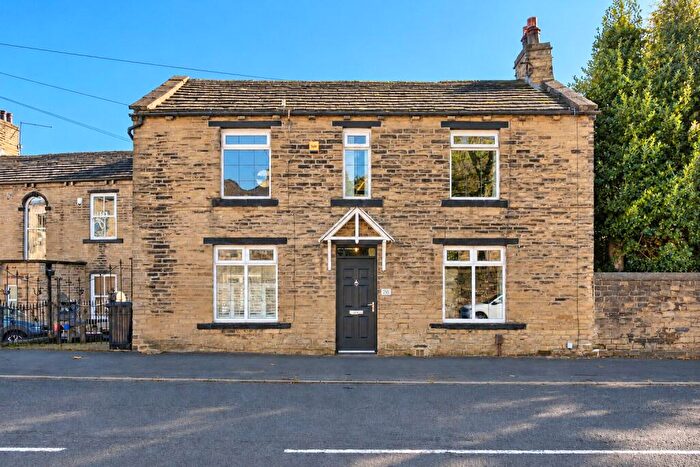 3 Bedroom Detached House For Sale In Town Lane, Bradford, West Yorkshire, BD10