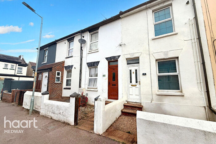 3 Bedroom Terraced House For Sale In Portland Road, Gillingham, ME7