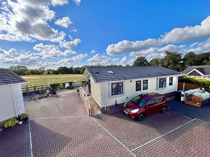 2 Bedroom Mobile/park Home For Sale In Mossways Park, Wilmslow, SK9