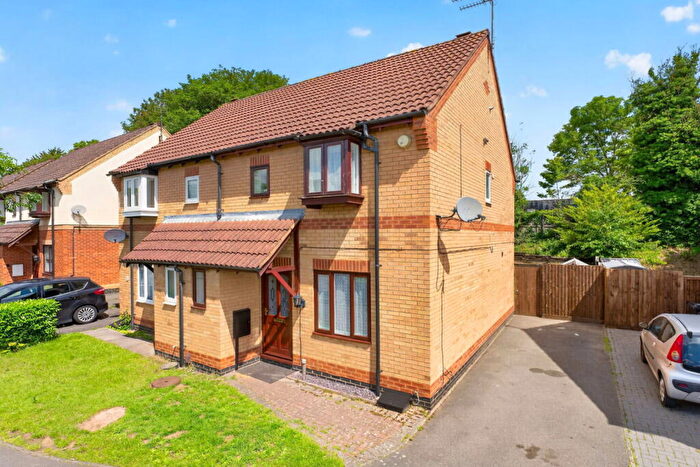 3 Bedroom Semi-Detached House For Sale In Carsington Close, Kettering, NN16