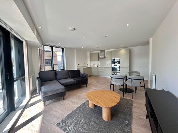 2 Bedroom Flat To Rent In Trent Lane, Nottingham, Nottinghamshire, NG2