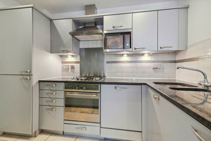 2 Bedroom Flat To Rent In The Courtyard, Goswell Road, EC1V