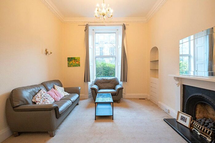 1 Bedroom Flat To Rent In Lutton Place, Edinburgh, EH8
