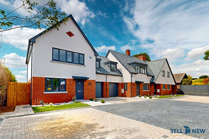 3 Bedroom End Terrace House For Sale In Luton Road, Hitchin, SG5