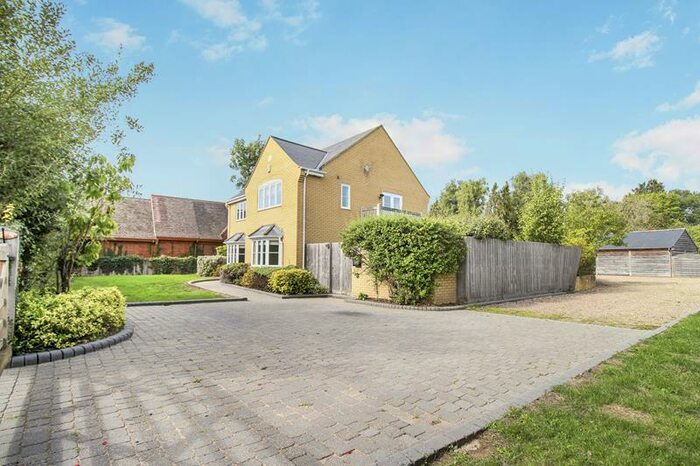 4 Bedroom Detached House To Rent In Avenue Road, Rushden, NN10