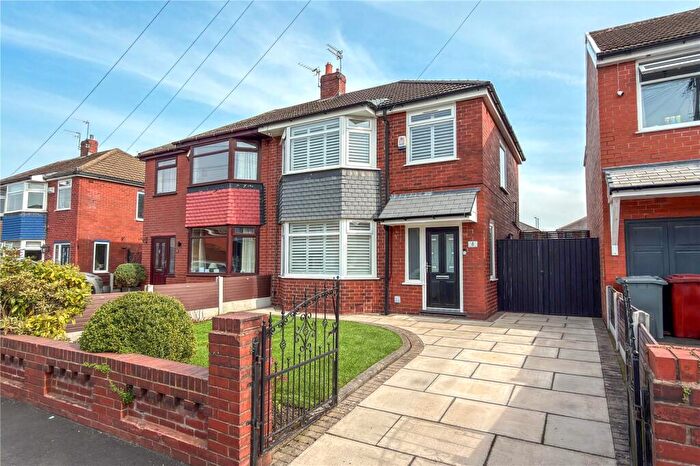 3 Bedroom Semi Detached House For Sale In Oakwood Avenue, New Moston, Manchester, M40