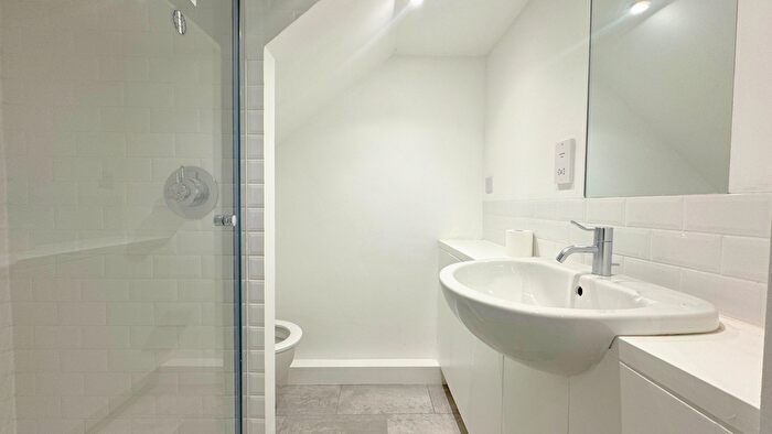 2 Bedroom Flat To Rent In Brookhill Road, London, SE18