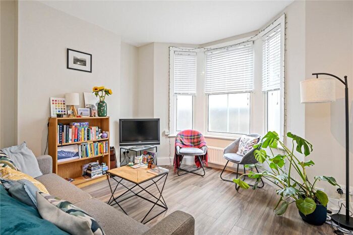 1 Bedroom Apartment To Rent In Temple Dwellings, Temple Street, London, E2