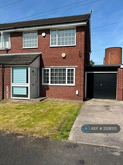 3 Bedroom Semi-Detached House To Rent In Grampian Close, Chadderton, Oldham, OL9