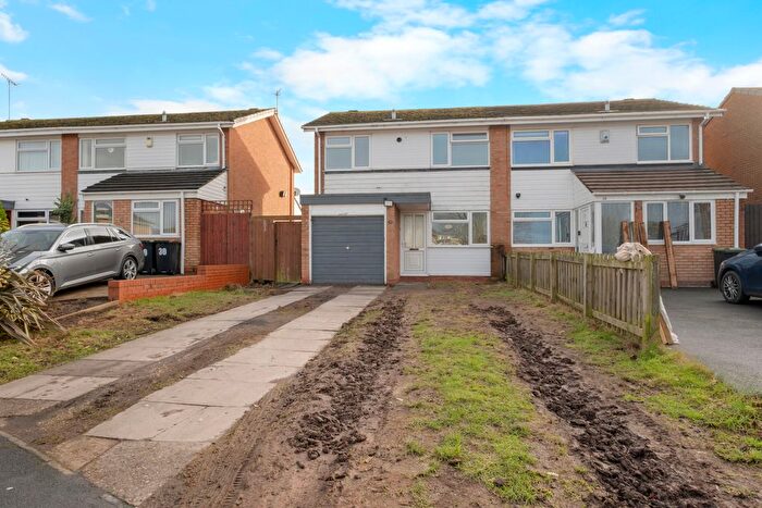 3 Bedroom Semi Detached House For Sale In Fulton Close, Bromsgrove, B60