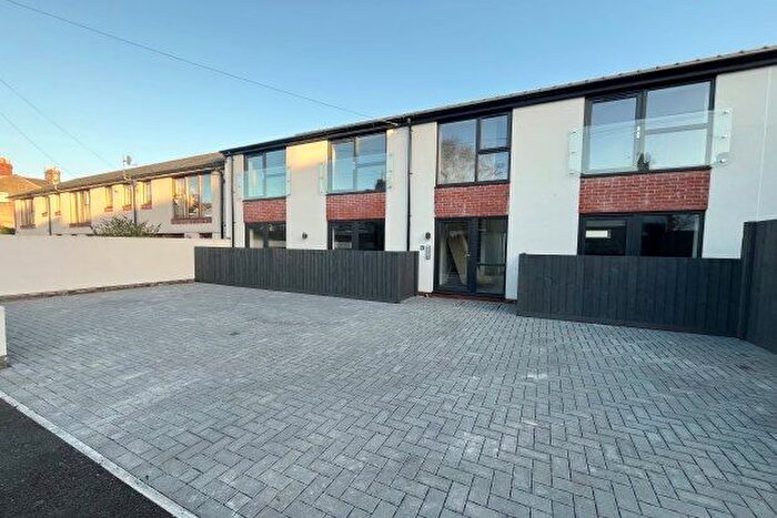 2 Bedroom Flat To Rent In Montgomery Street, Cardiff, CF24