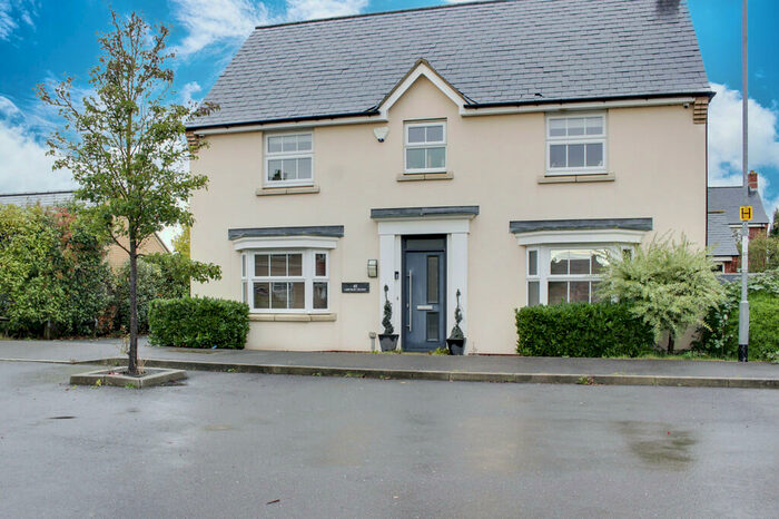 4 Bedroom Detached House To Rent In Lannesbury Crescent, St Neots, PE19