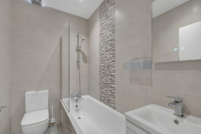 1 Bedroom Flat To Rent In Drake House, Stepney Way, Whitechapel, E1