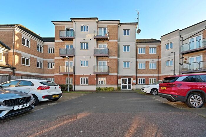 2 Bedroom Flat To Rent In Whistler Court, Watford, WD25