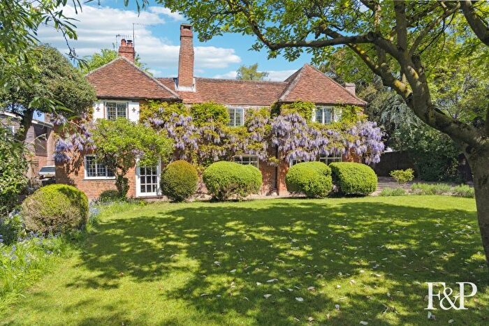 5 Bedroom Detached House For Sale In Stoke Poges, Buckinghamshire, SL2