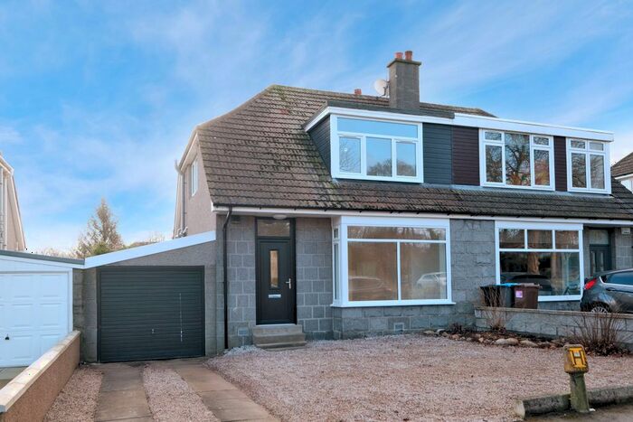 3 Bedroom Semi-Detached House For Sale In Craigiebuckler Avenue, Craigiebuckler, Aberdeen, AB15