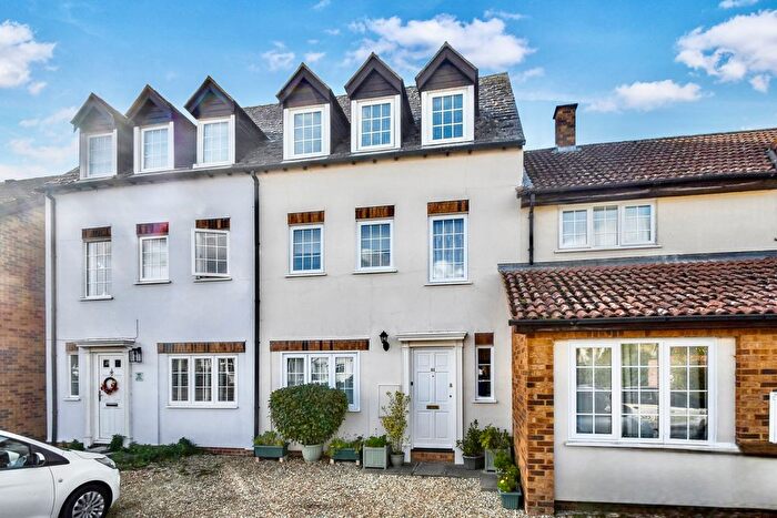 4 Bedroom Town House For Sale In Castle Gardens, Kimbolton, PE28