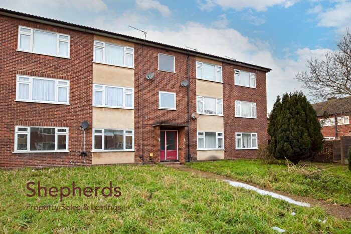 2 Bedroom Flat For Sale In Bellamy Road, Cheshunt, EN8