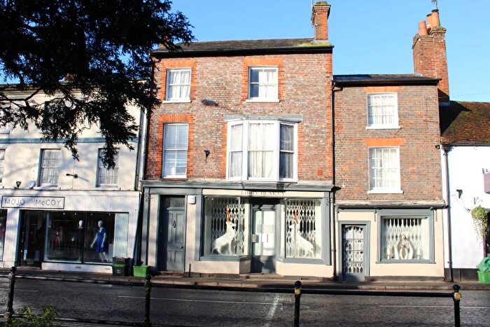 2 Bedroom Flat To Rent In Bridge Street, Hungerford, Berkshire, RG17