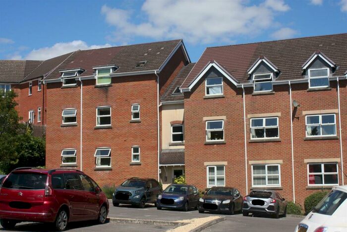 2 Bedroom Flat To Rent In Salisbury - Carnival House, SP2