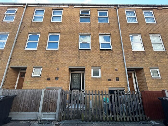 3 Bedroom Terraced House For Sale In Caldecott Way, E5