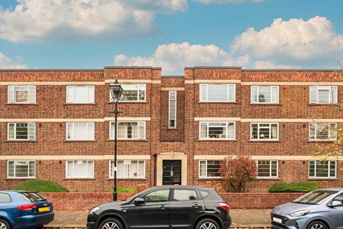 2 Bedroom Flat For Sale In Bedford Road, Chiswick, W4