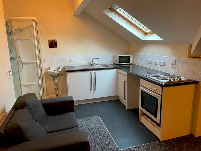 Studio To Rent In Studio, Balmoral Place, Halifax, HX1