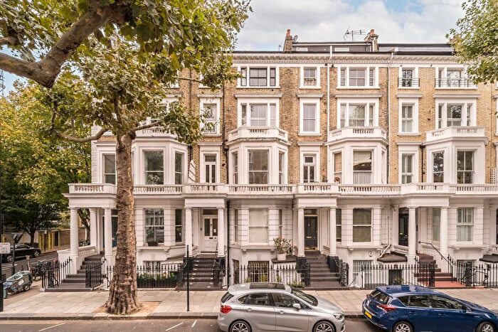 2 Bedroom Flat To Rent In Marloes Road, Earls Court, W8