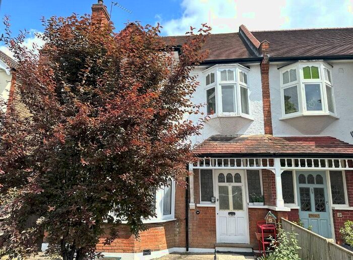 2 Bedroom Flat To Rent In College Road, Isleworth, Middlesex, TW7