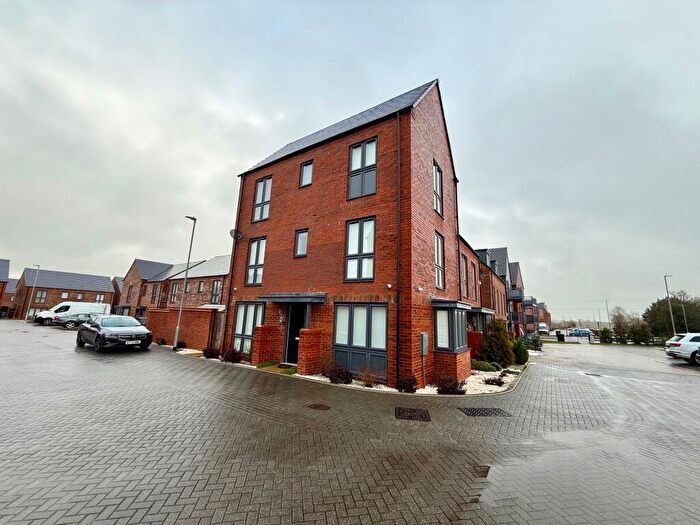 4 Bedroom Detached House To Rent In Osier Grove, Houghton Regis, Dunstable, LU5