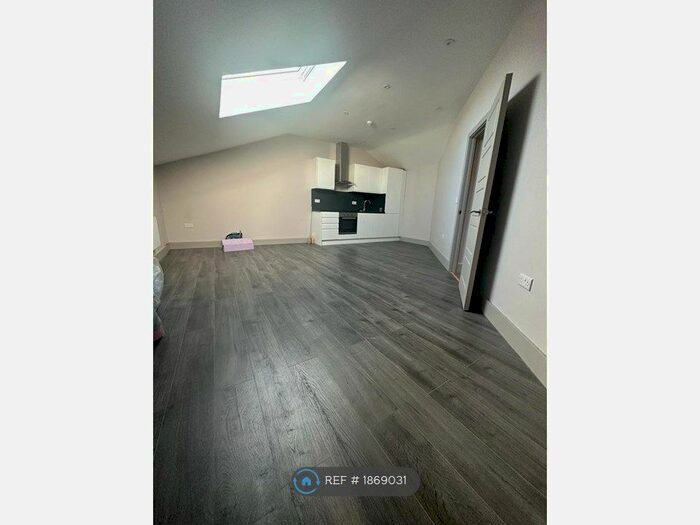 1 Bedroom Flat To Rent In Cube House, Stoke Mandeville, Aylesbury, HP22