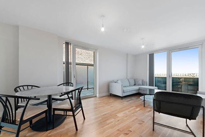 2 Bedroom Flat To Rent In The Oakwood, Colina Road, London, N15