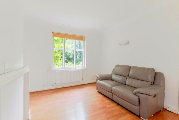 1 Bedroom Apartment For Sale In Holmefield Court, Belsize Grove, London, NW3