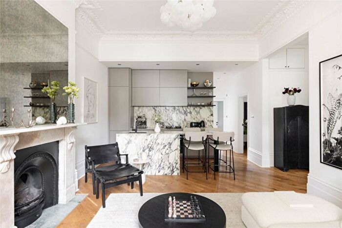 2 Bedroom Apartment For Sale In Brondesbury Villas, London, NW6
